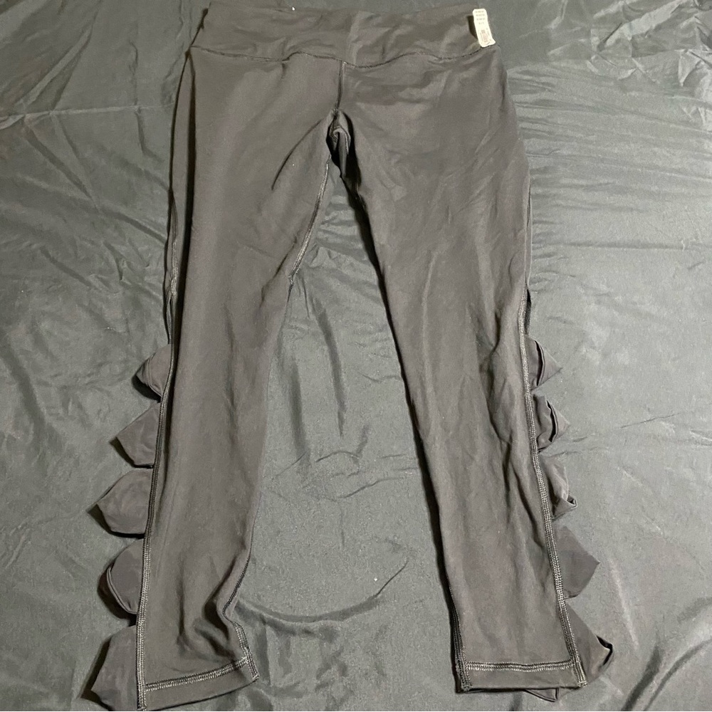 Victoria’s Secret Sport Black Knockout Tight with Mesh and Cutouts in Large NWT